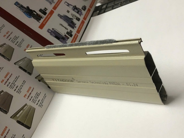 Cửa cuốn Titadoor PM 52A
